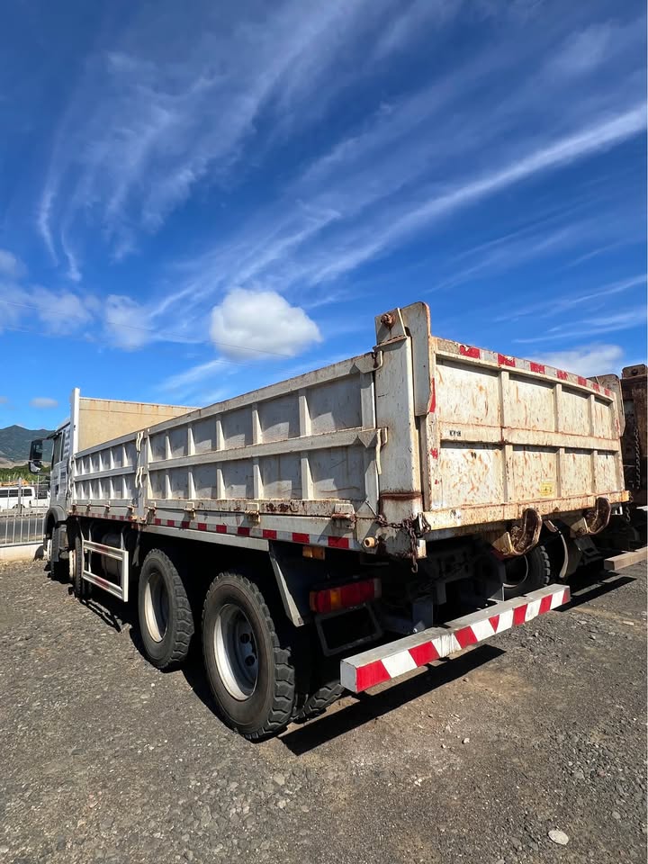 Howo 12 Wheeler Dump Truck For Sale