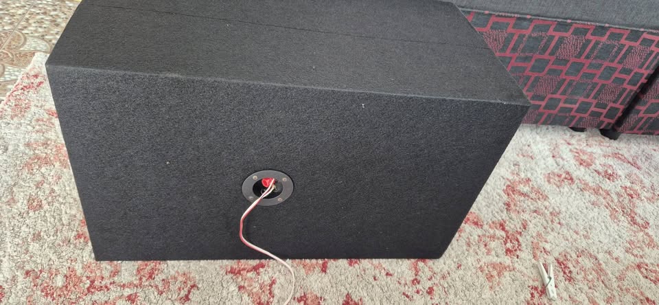 Boss Audio System 1600watts 12Inch & Slot Box Set