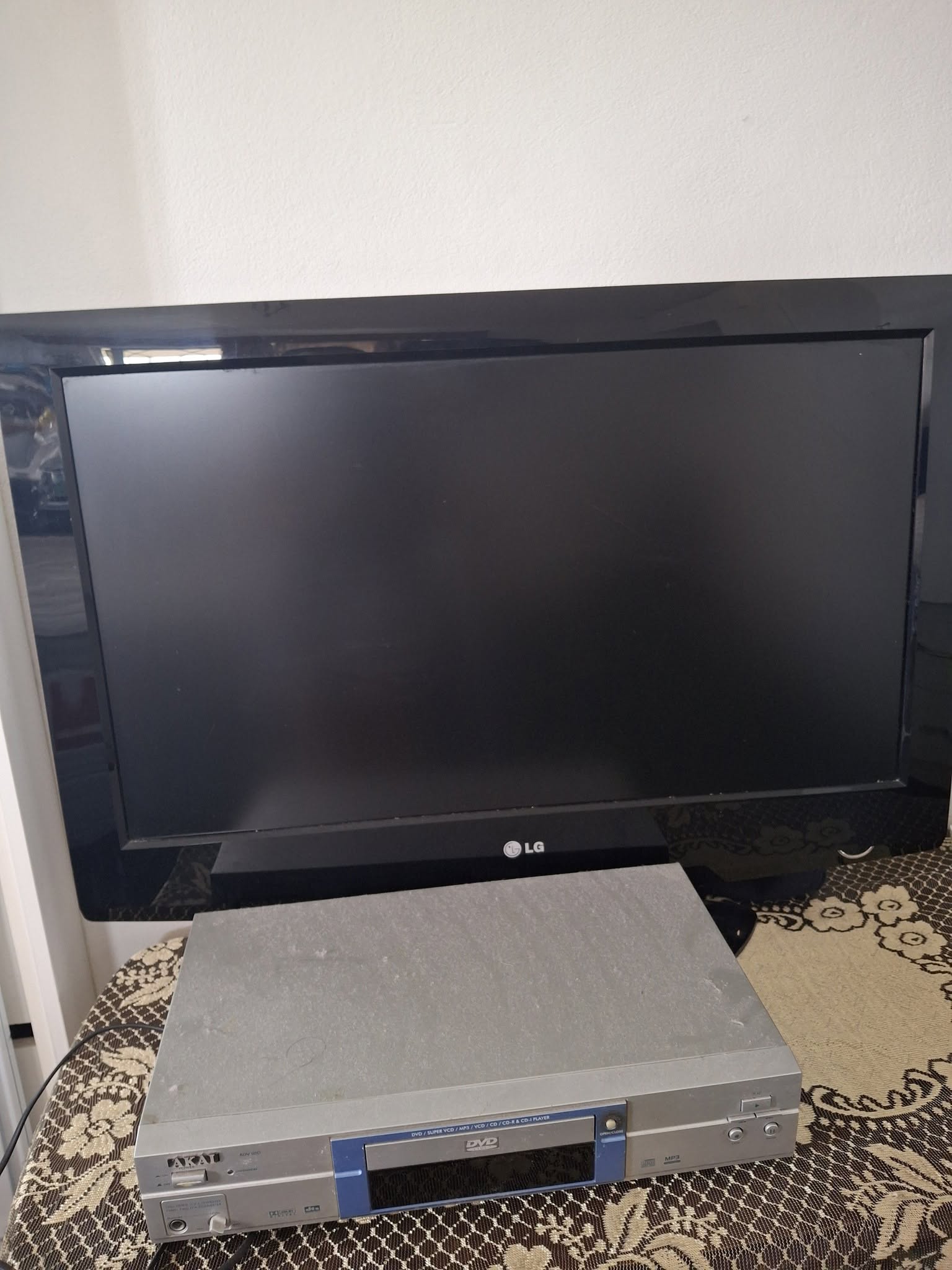 32" LG TV and Akai DVD Player