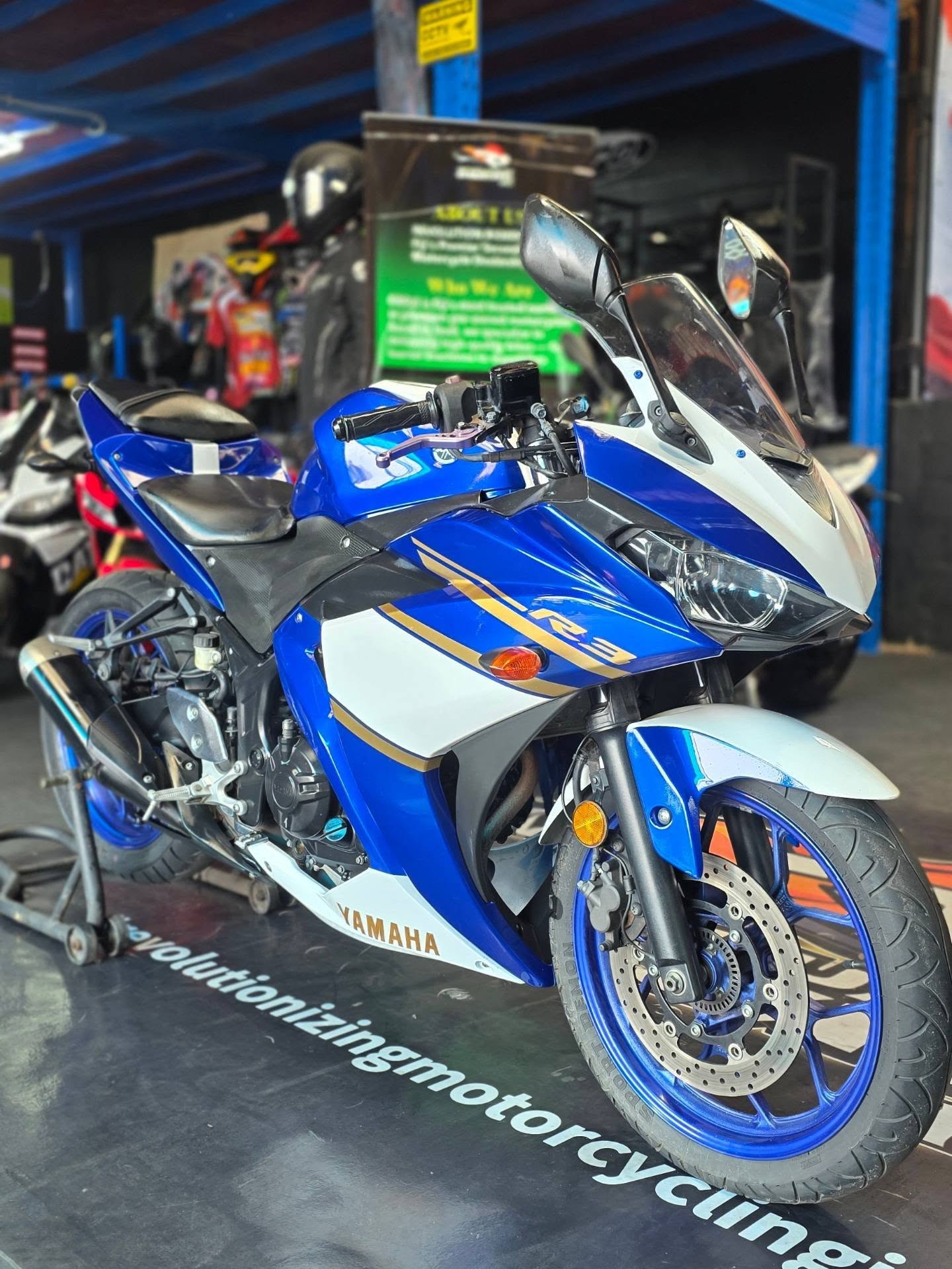 YAMAHA YZF-R3
