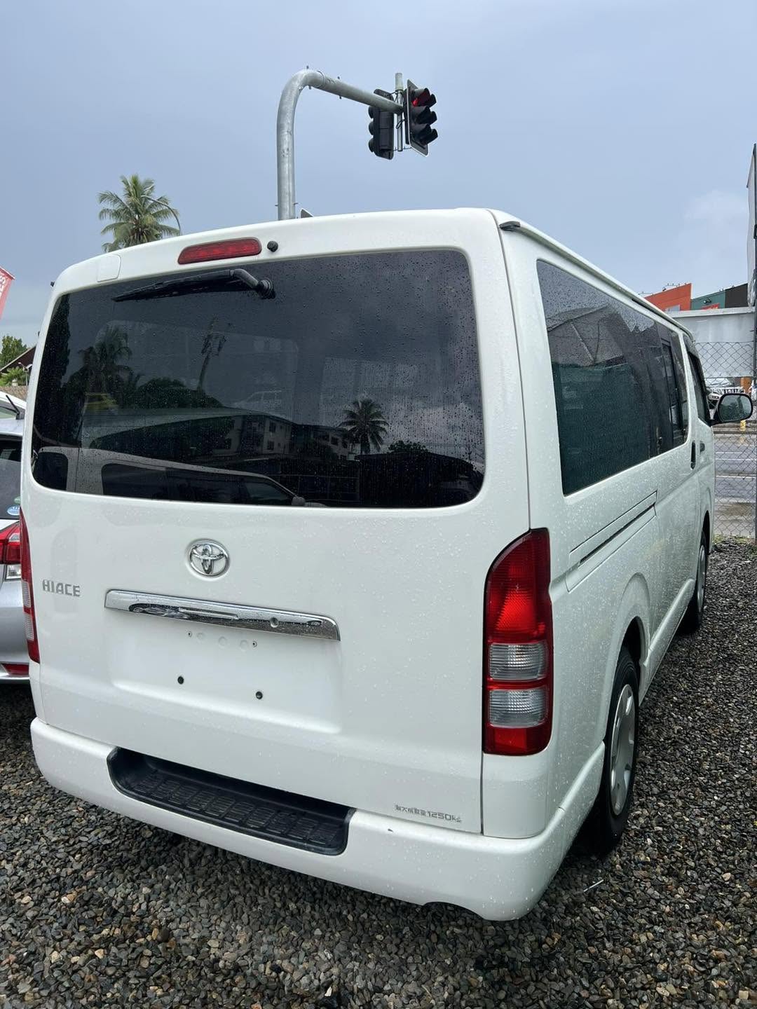 2012 Toyota Hiace GL – Reliable Workhorse!